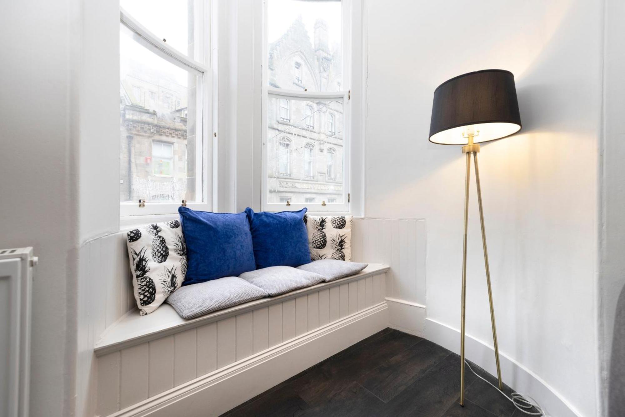 Joivy Sophisticated Apt Near Edinburgh Castle Exterior photo