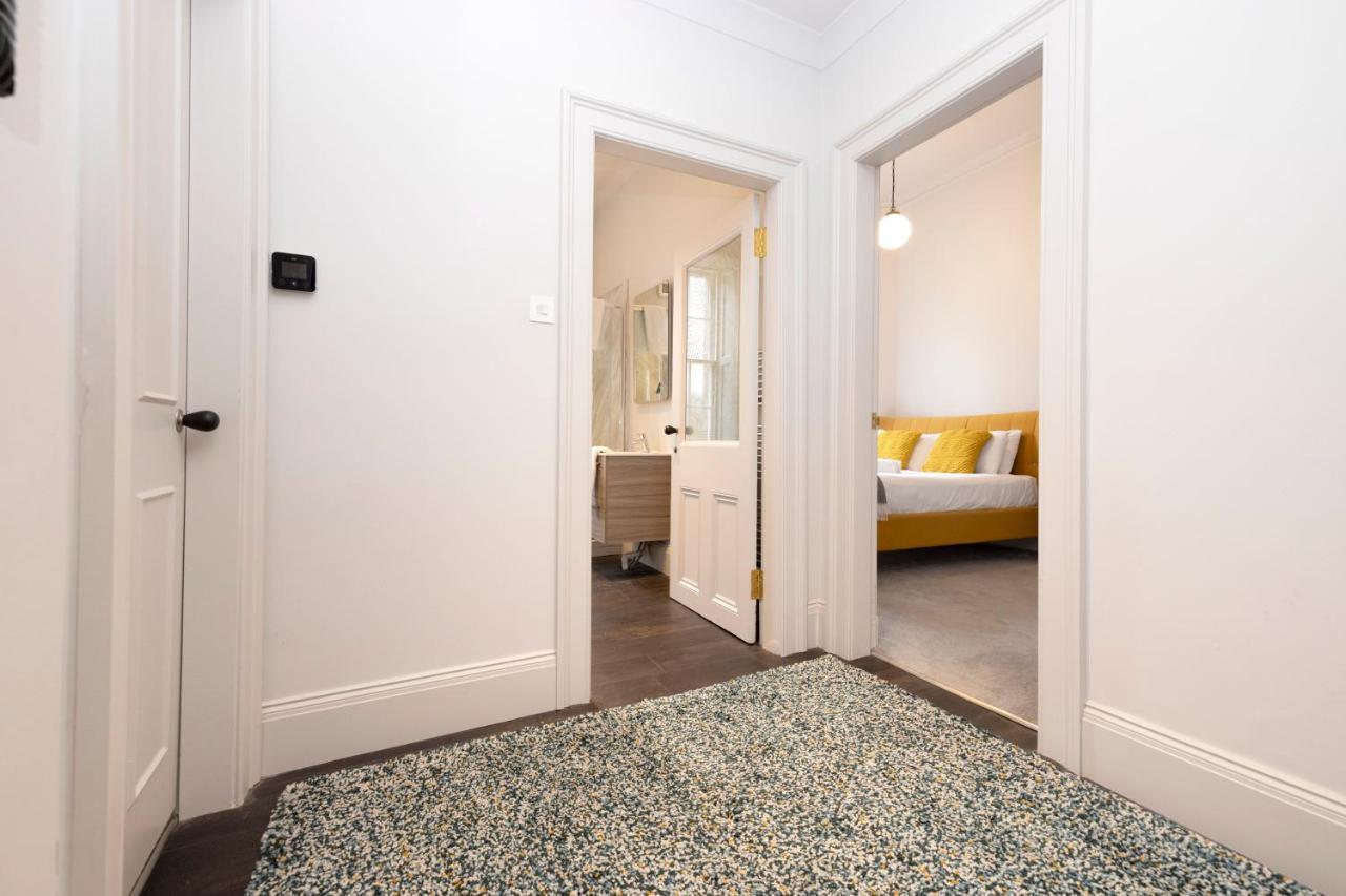Joivy Sophisticated Apt Near Edinburgh Castle Exterior photo